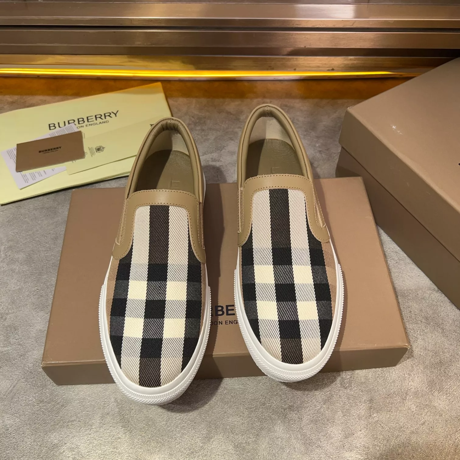 Burberry Casual Shoes For Men Classic 6891