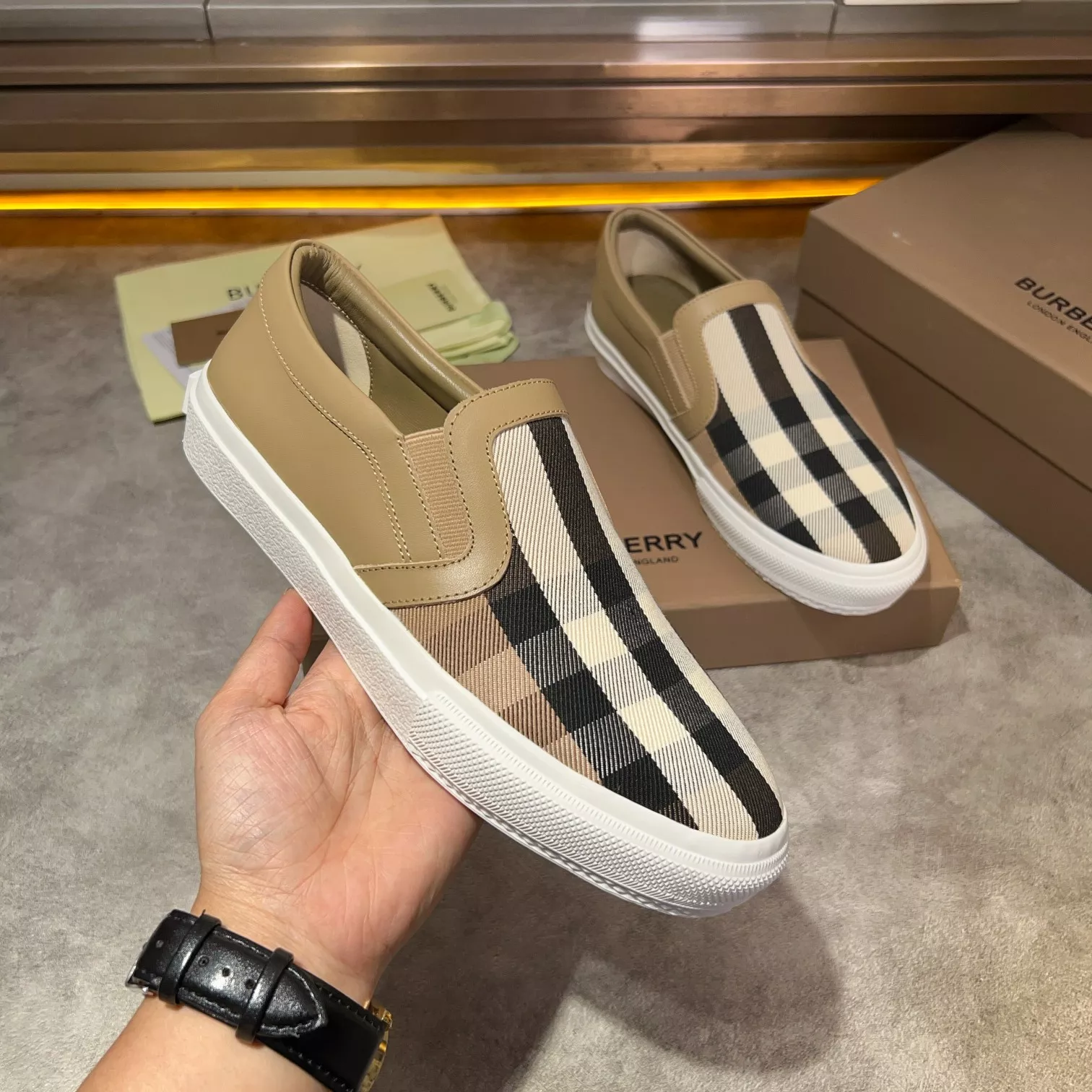 Burberry Casual Shoes For Men Classic 6891