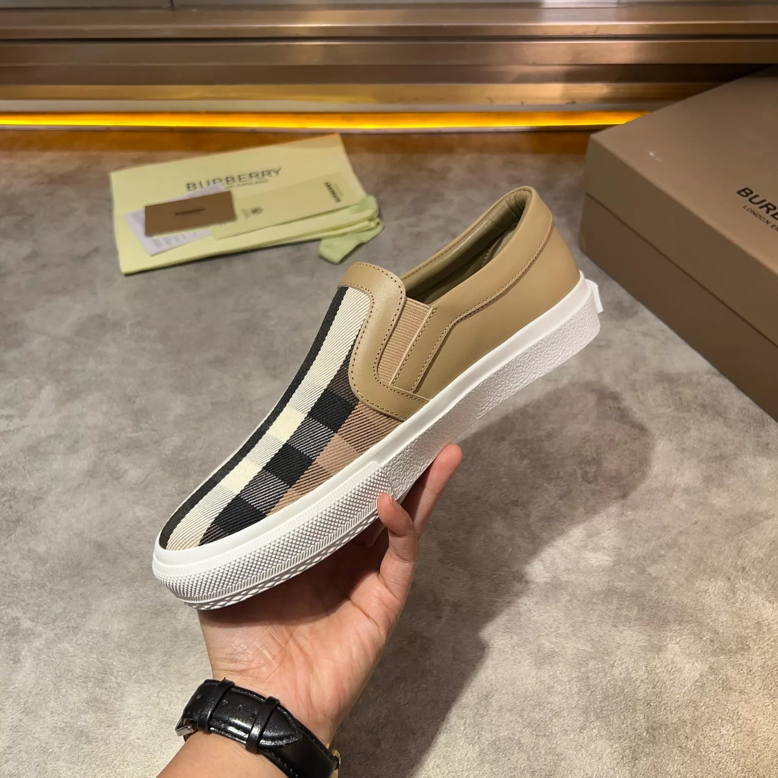 Burberry Casual Shoes For Men Classic 6891