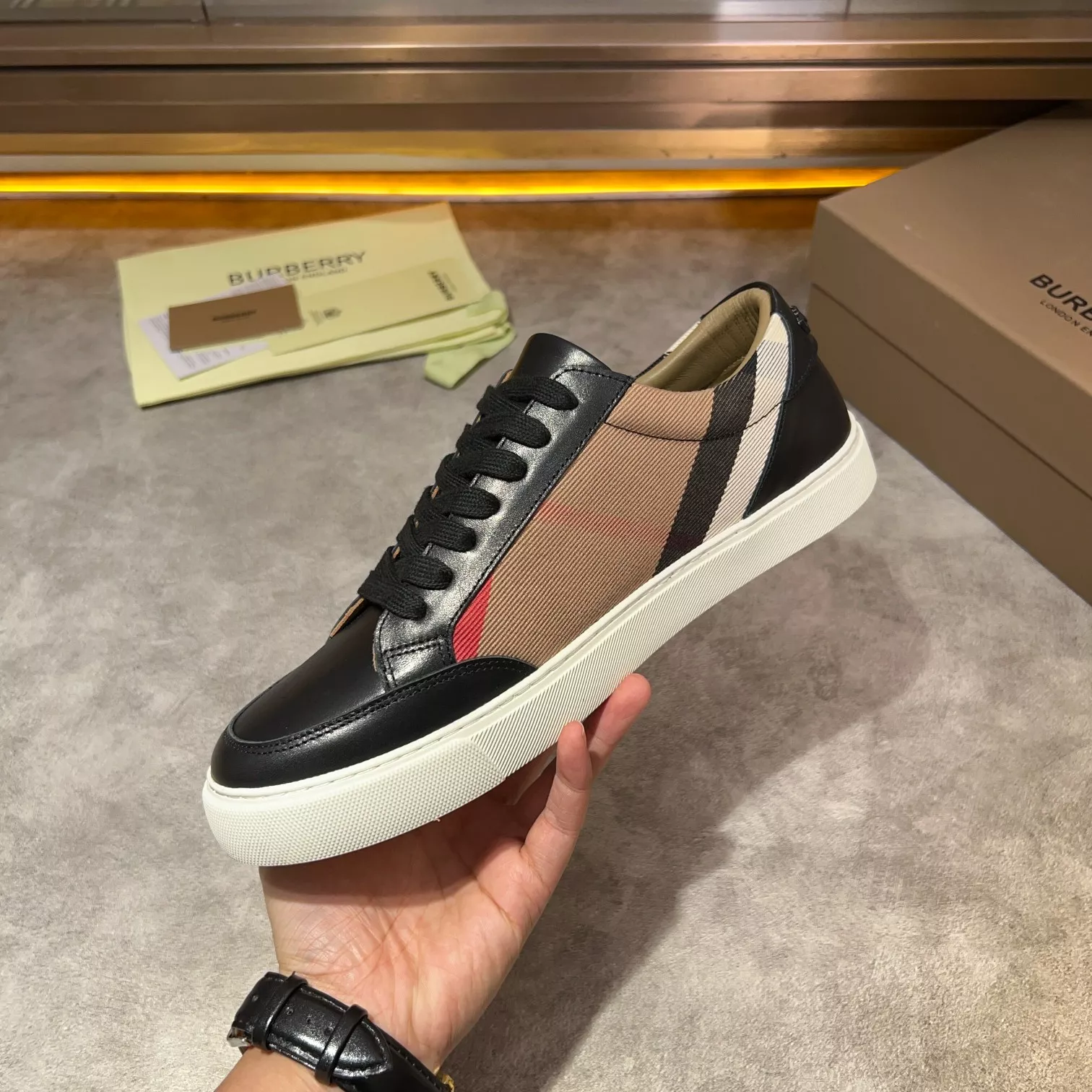 Burberry Casual Shoes For Men Classic 8427