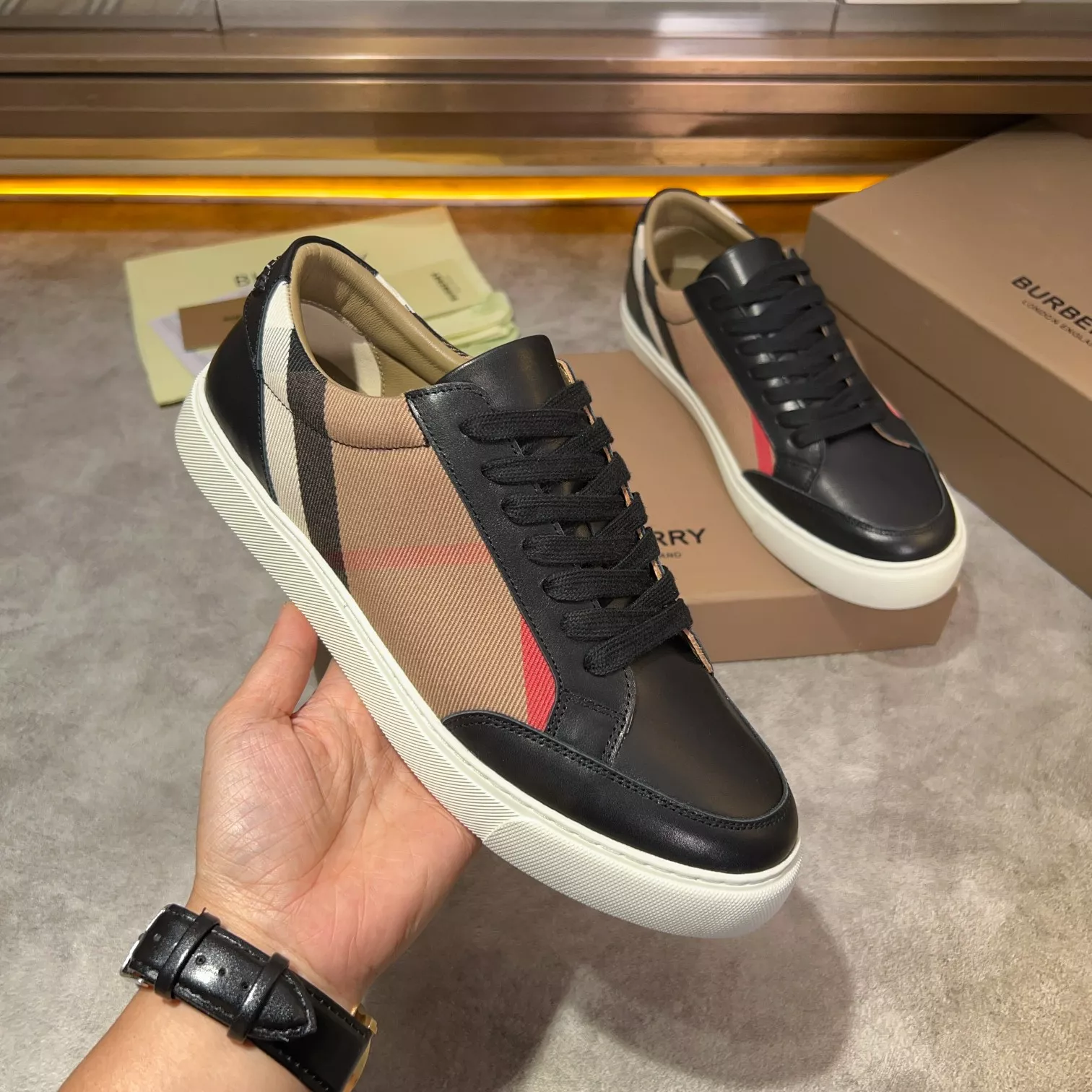 Burberry Casual Shoes For Men Classic 8427