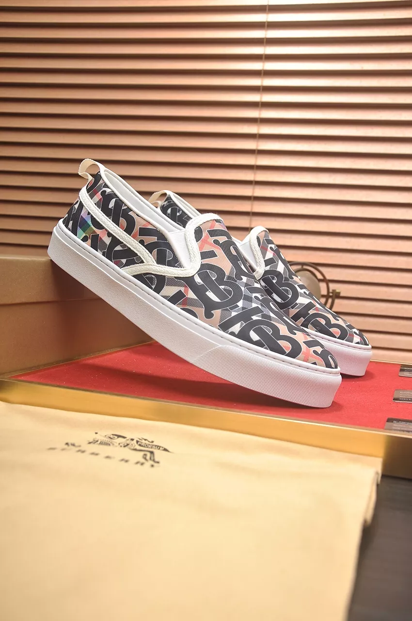 Burberry Casual Shoes For Men Compact 4547