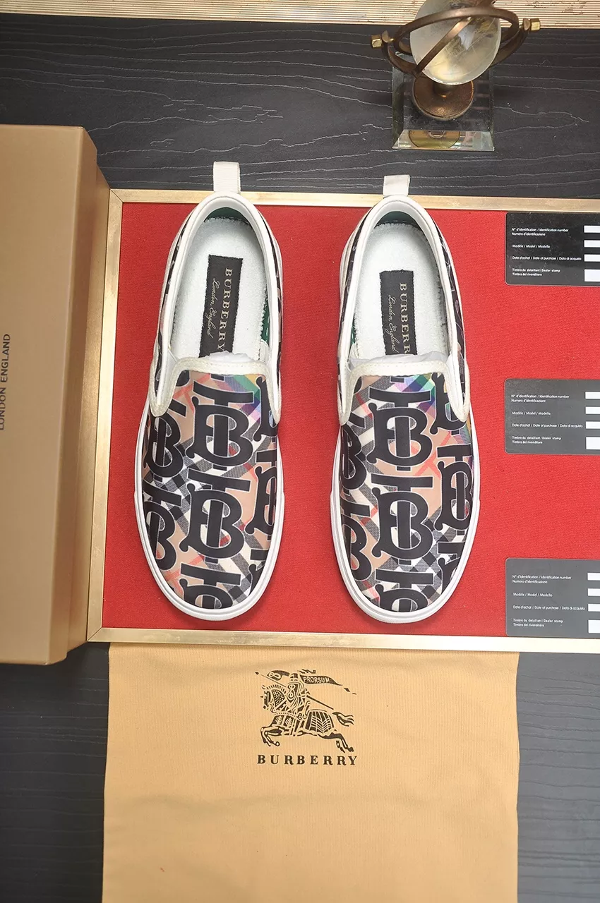 Burberry Casual Shoes For Men Compact 4547