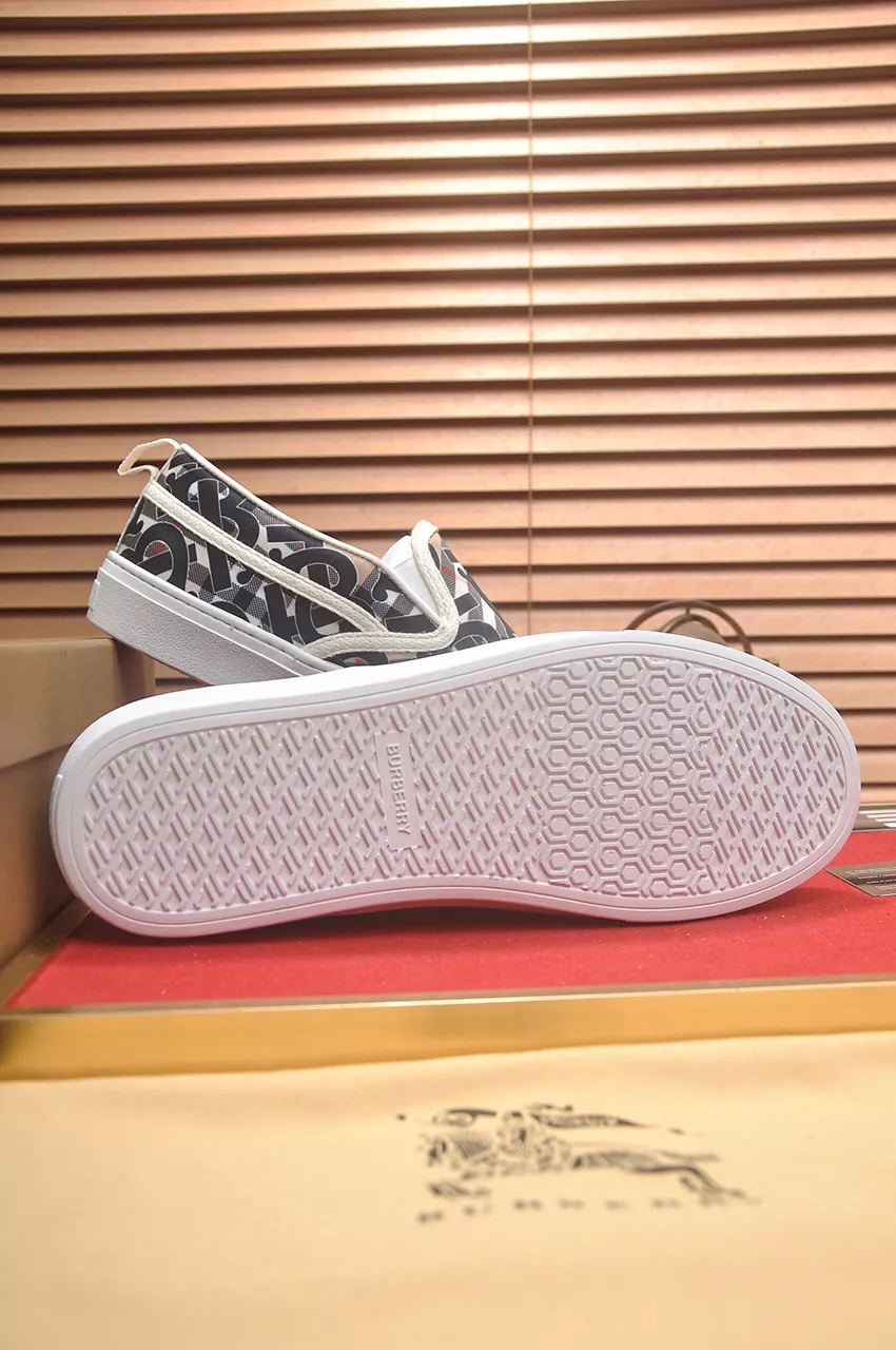 Burberry Casual Shoes For Men Compact 4547