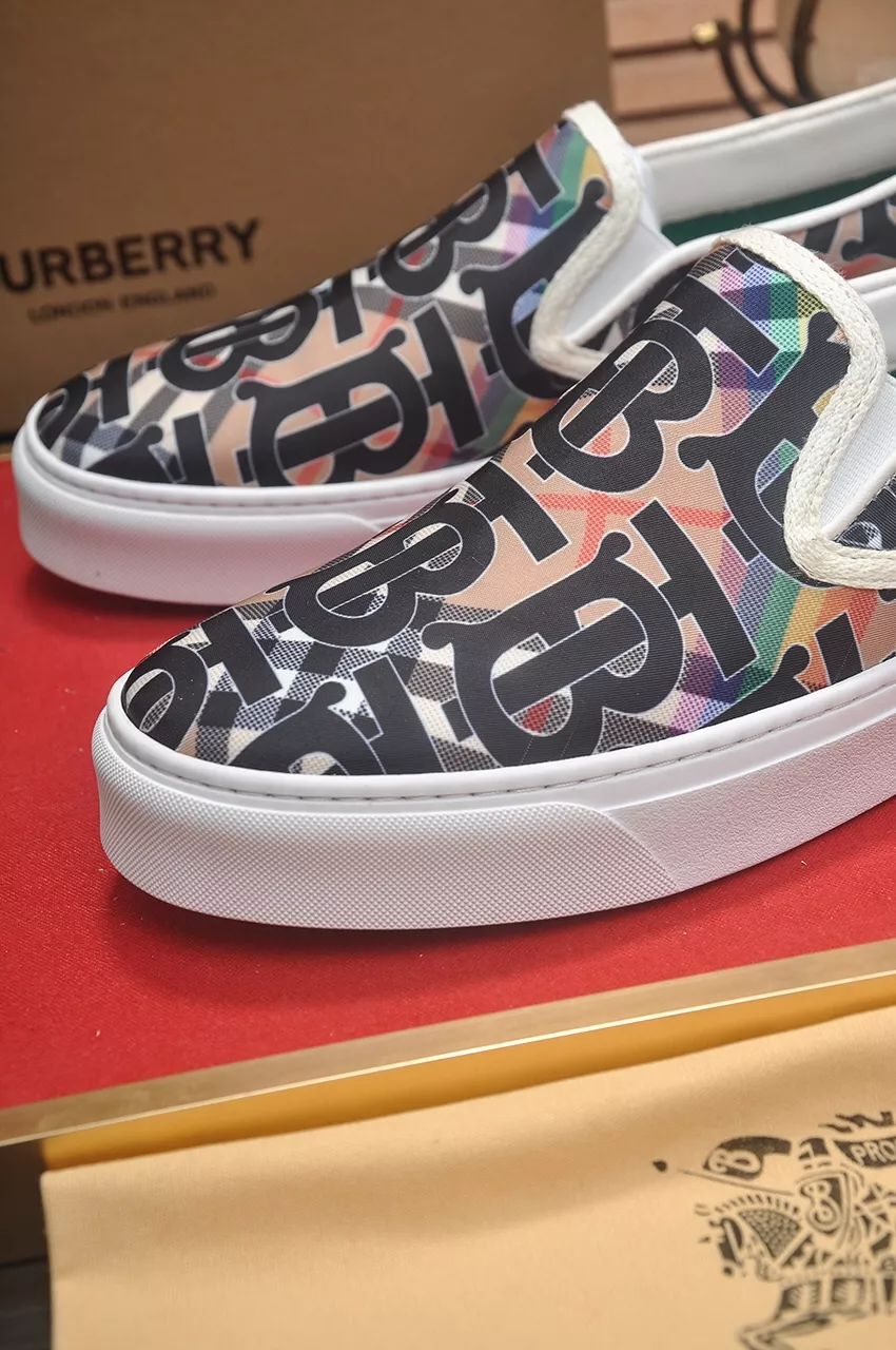 Burberry Casual Shoes For Men Compact 4547
