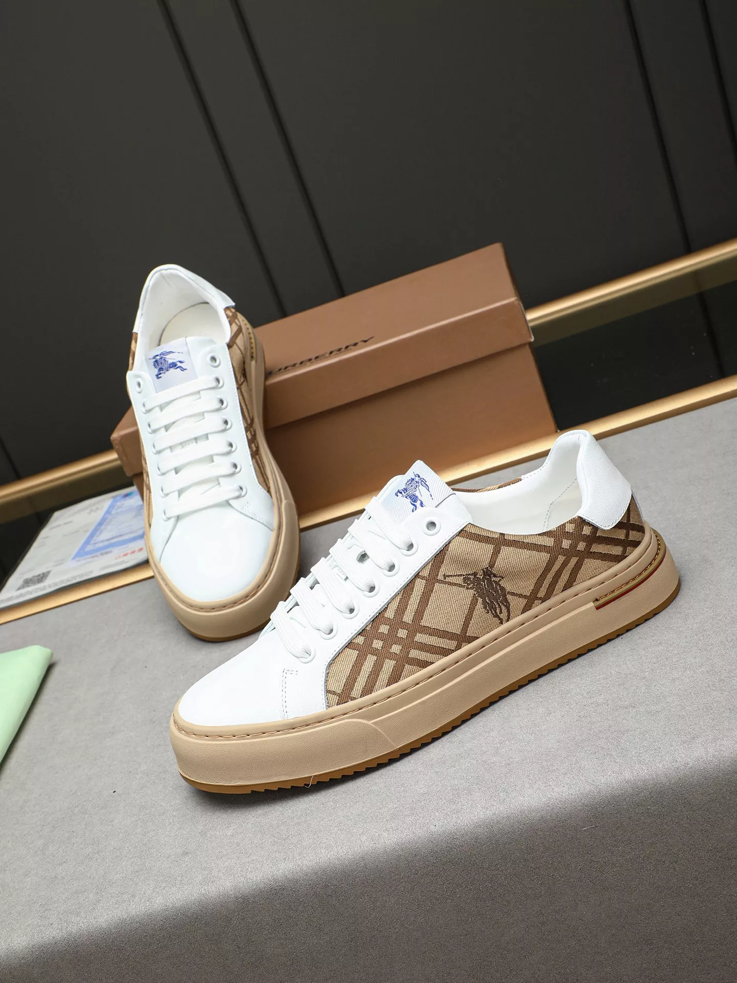 Burberry Casual Shoes For Men Compact 5661