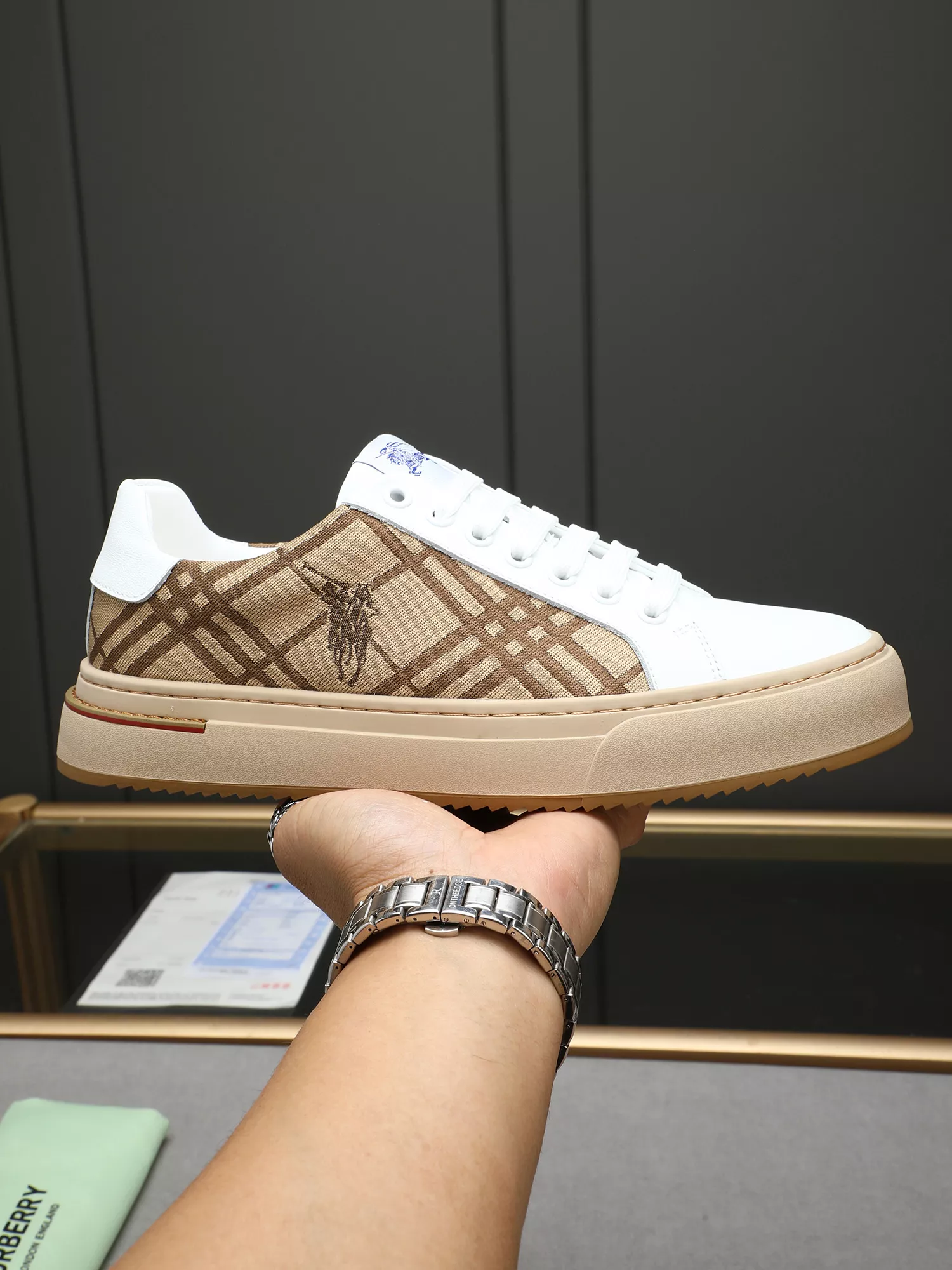 Burberry Casual Shoes For Men Compact 5661