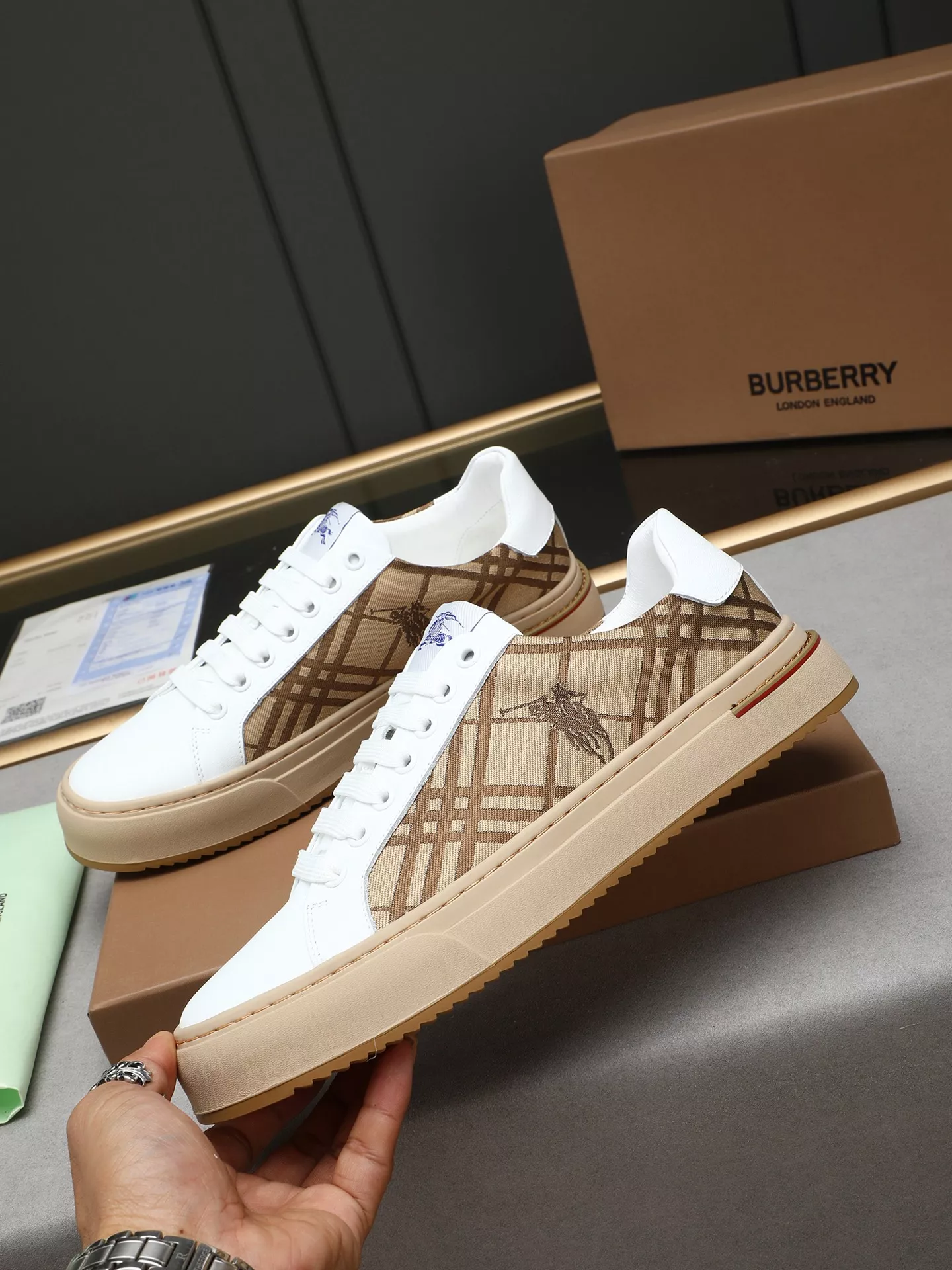 Burberry Casual Shoes For Men Compact 5661