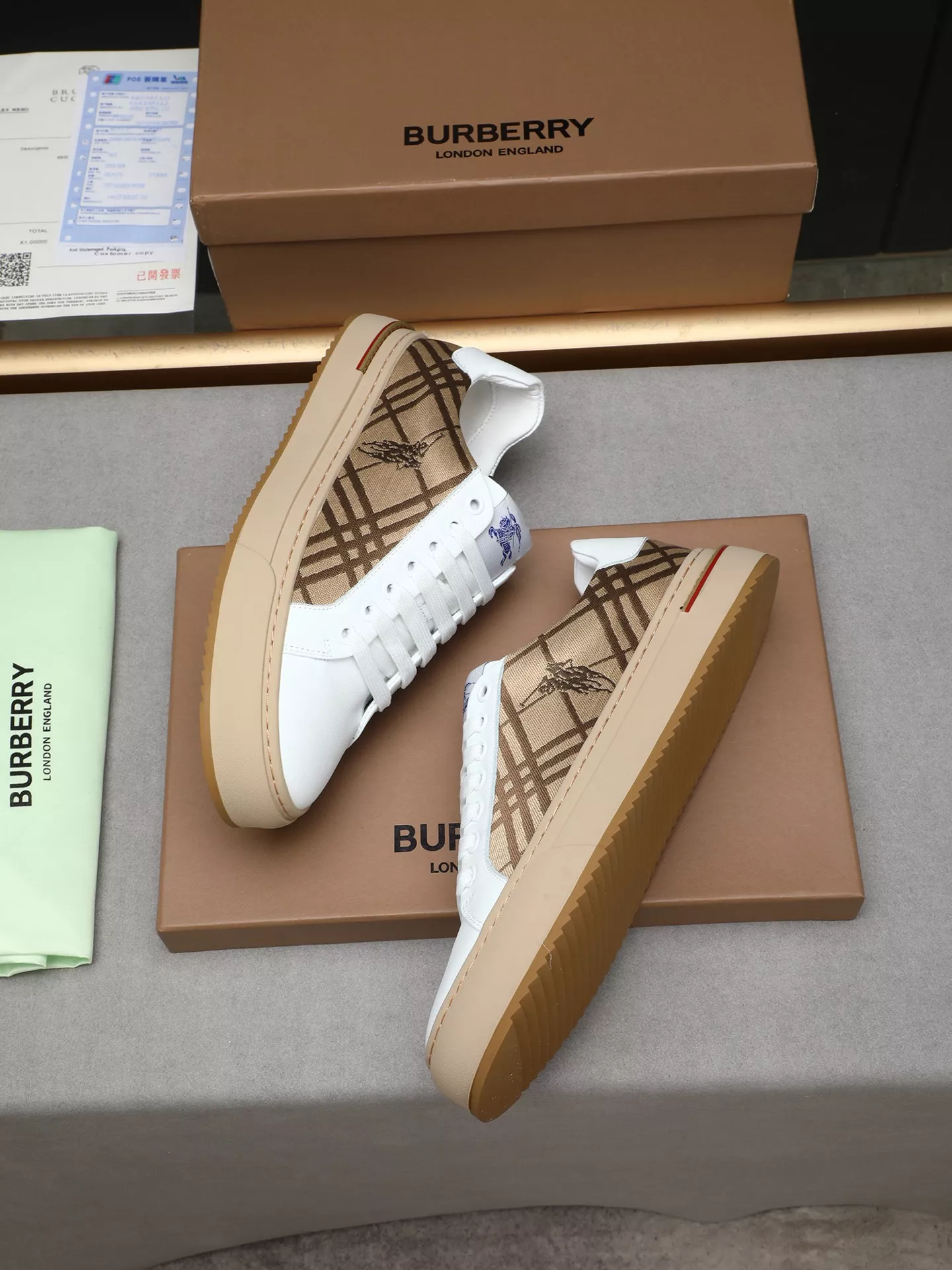 Burberry Casual Shoes For Men Compact 5661