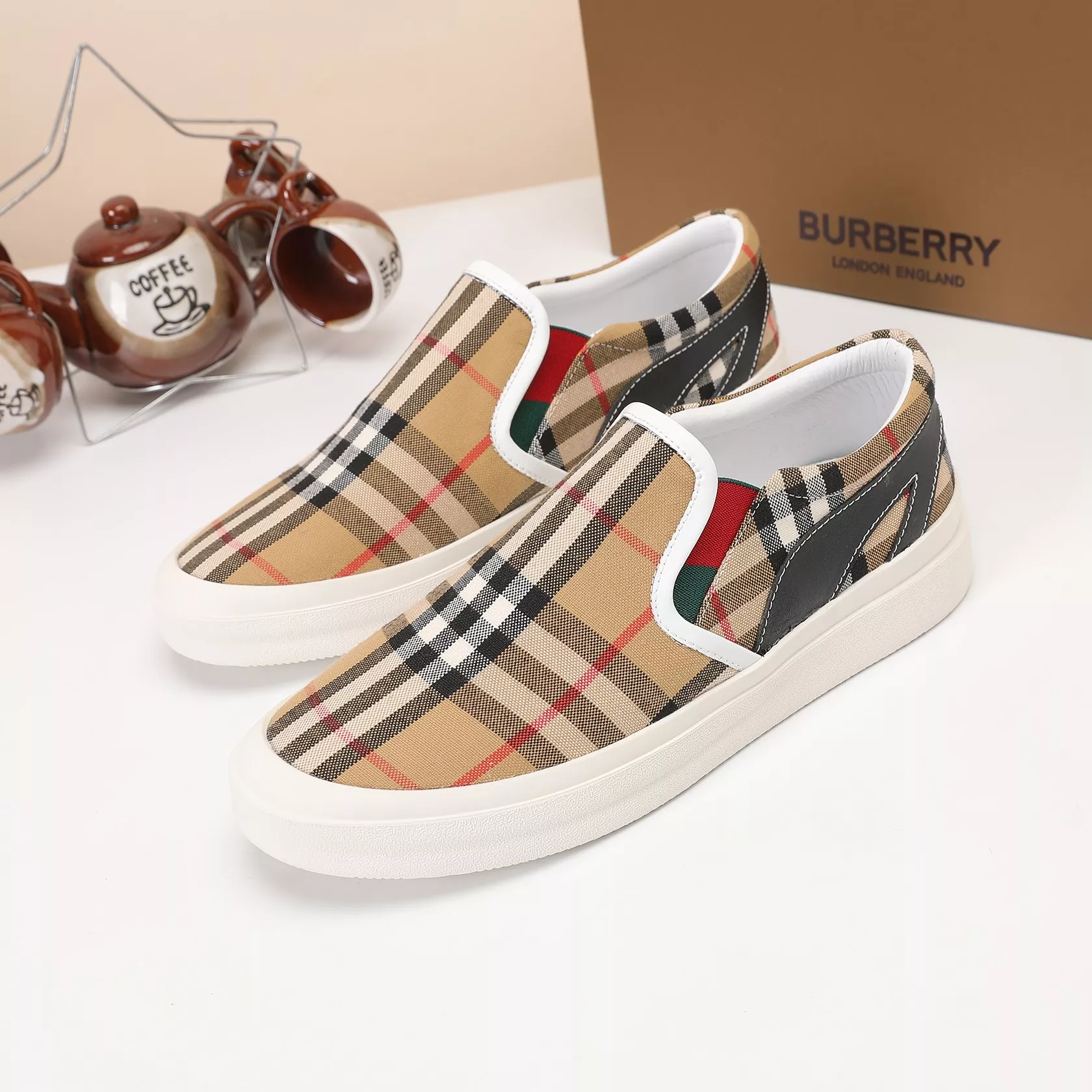 Burberry Casual Shoes For Men Compact 6275