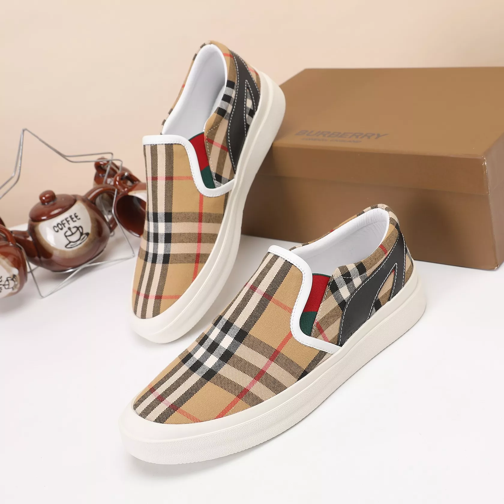Burberry Casual Shoes For Men Compact 6275