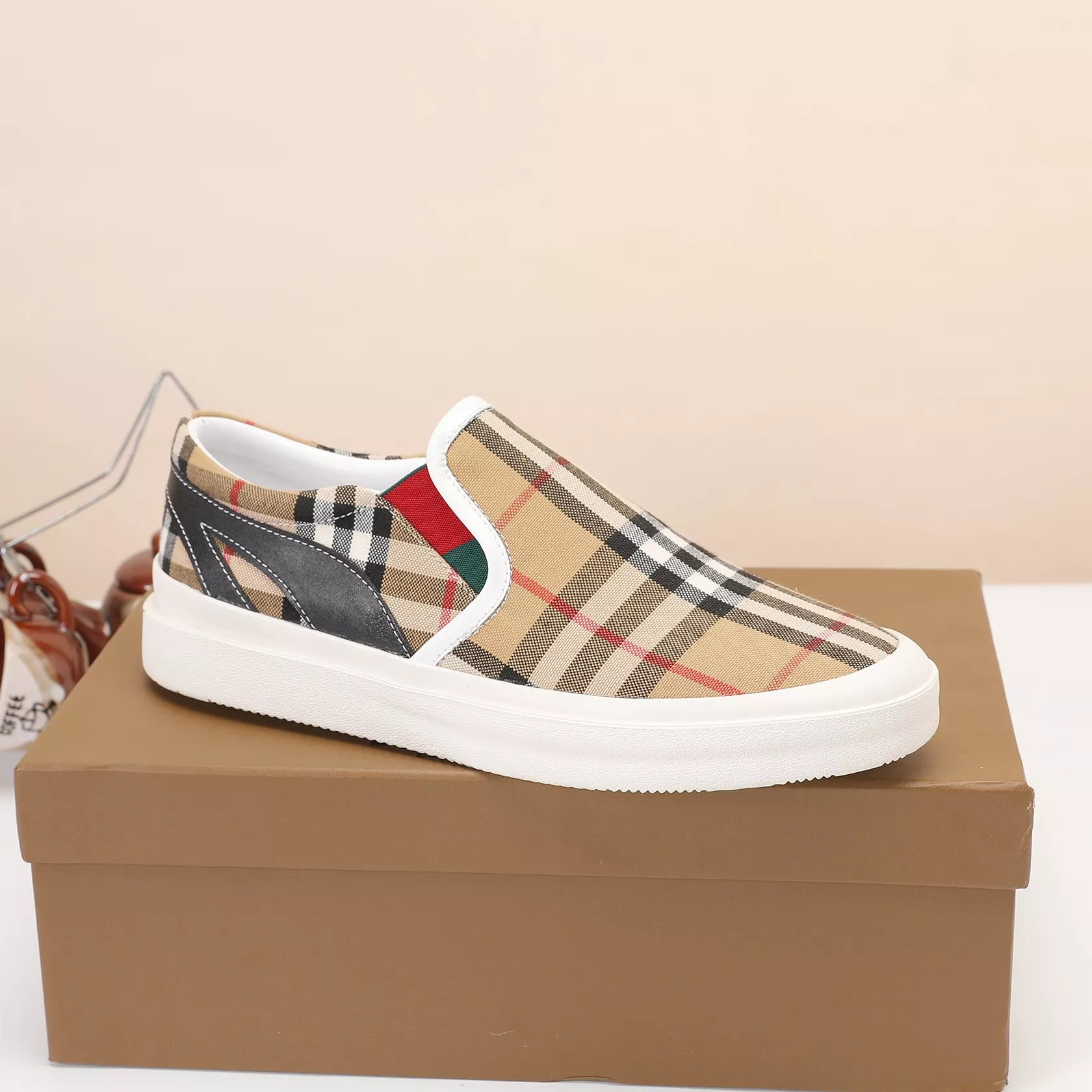 Burberry Casual Shoes For Men Compact 6275