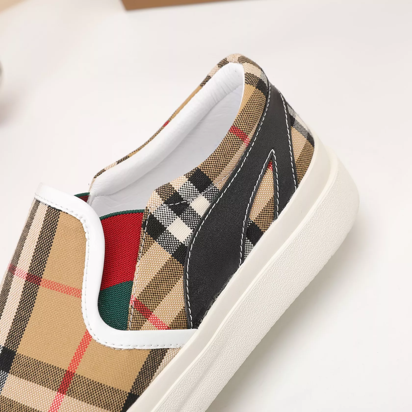Burberry Casual Shoes For Men Compact 6275