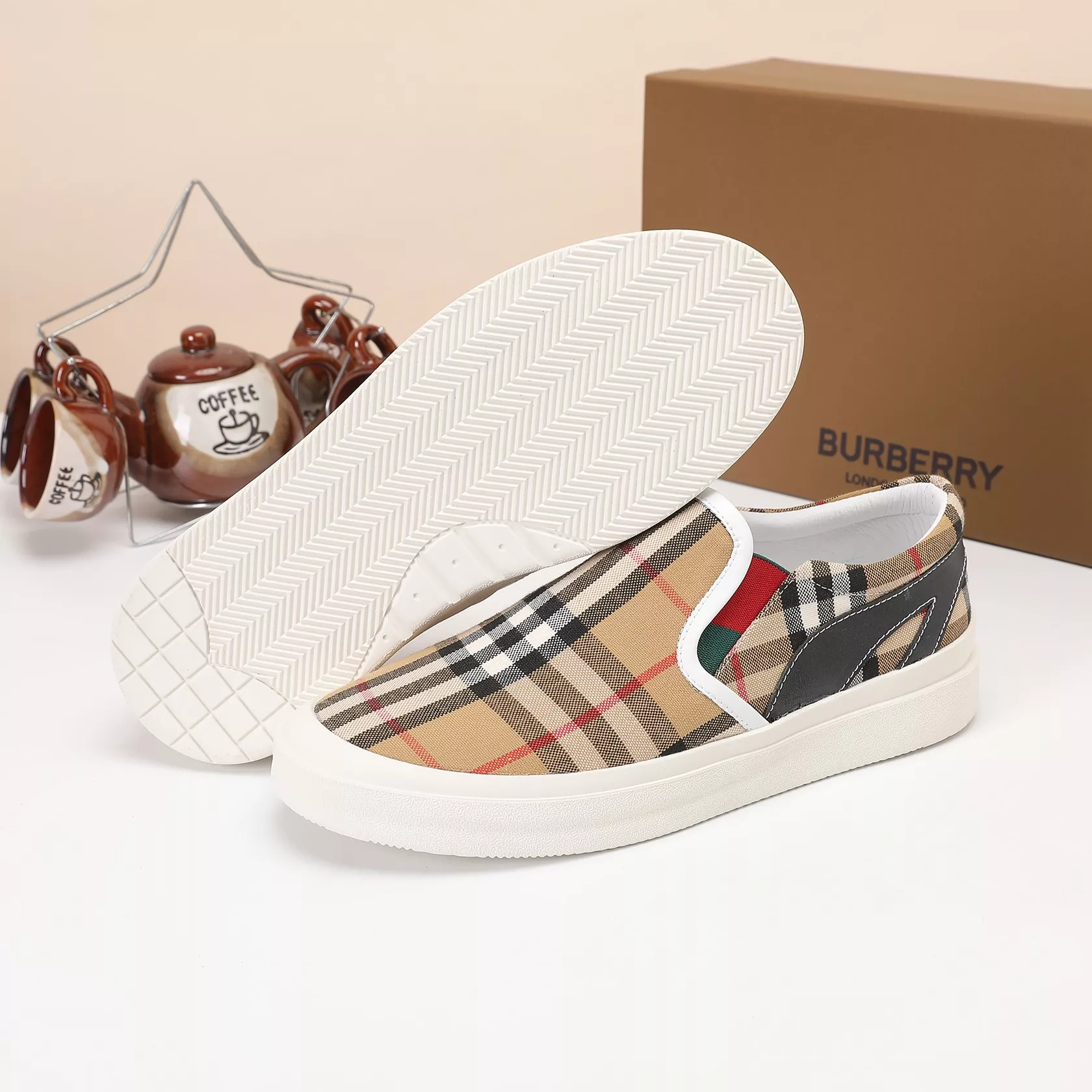 Burberry Casual Shoes For Men Compact 6275
