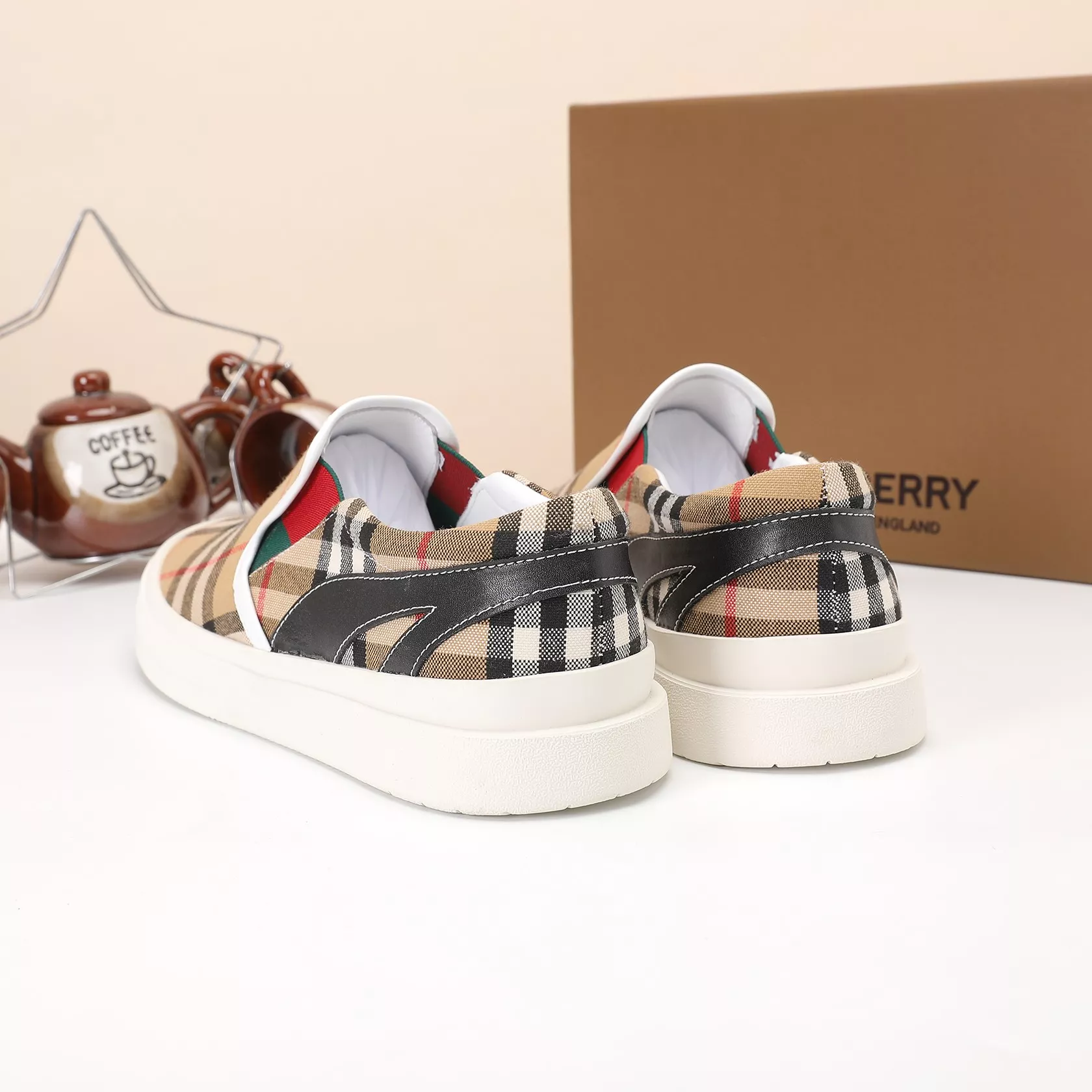 Burberry Casual Shoes For Men Compact 6275