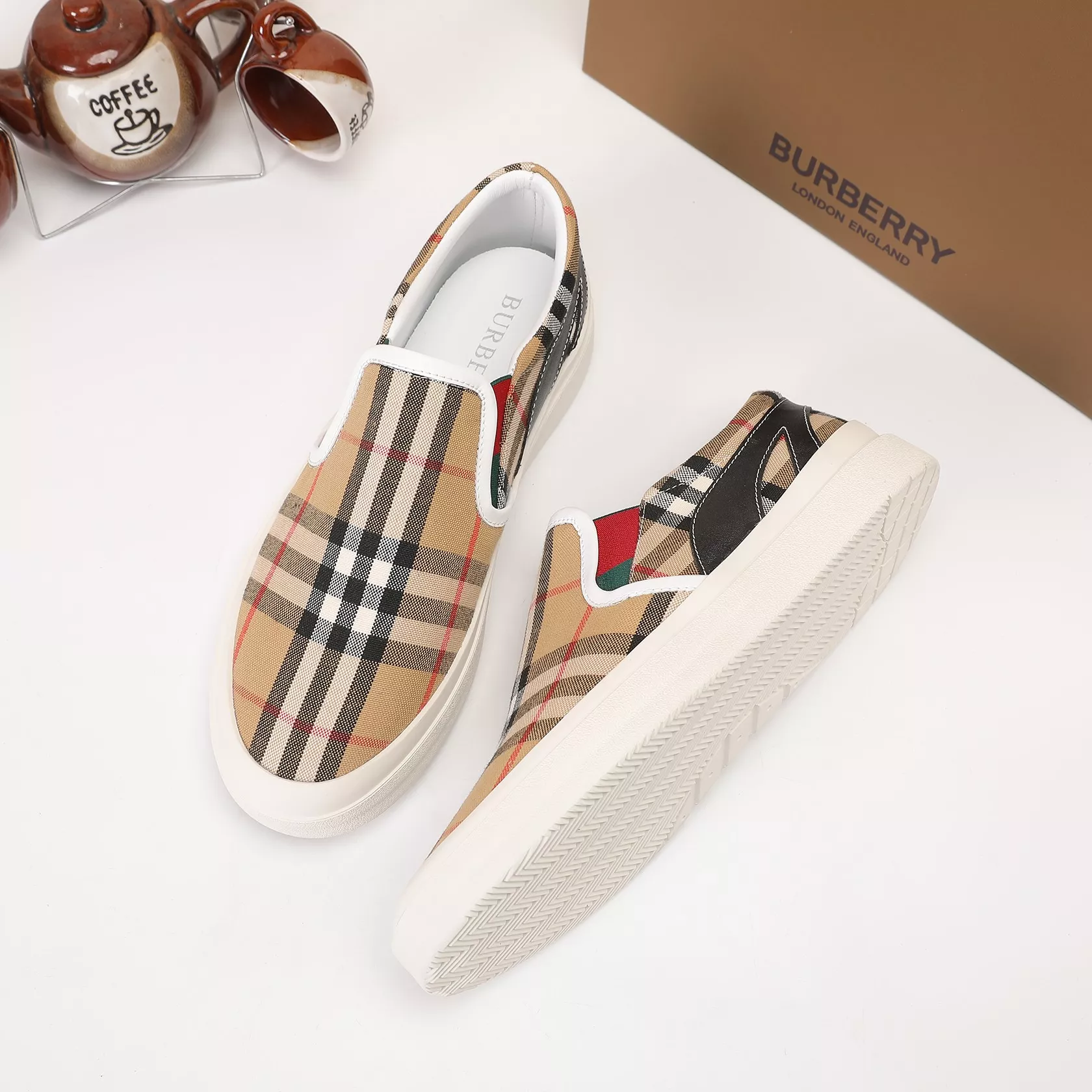 Burberry Casual Shoes For Men Compact 6275
