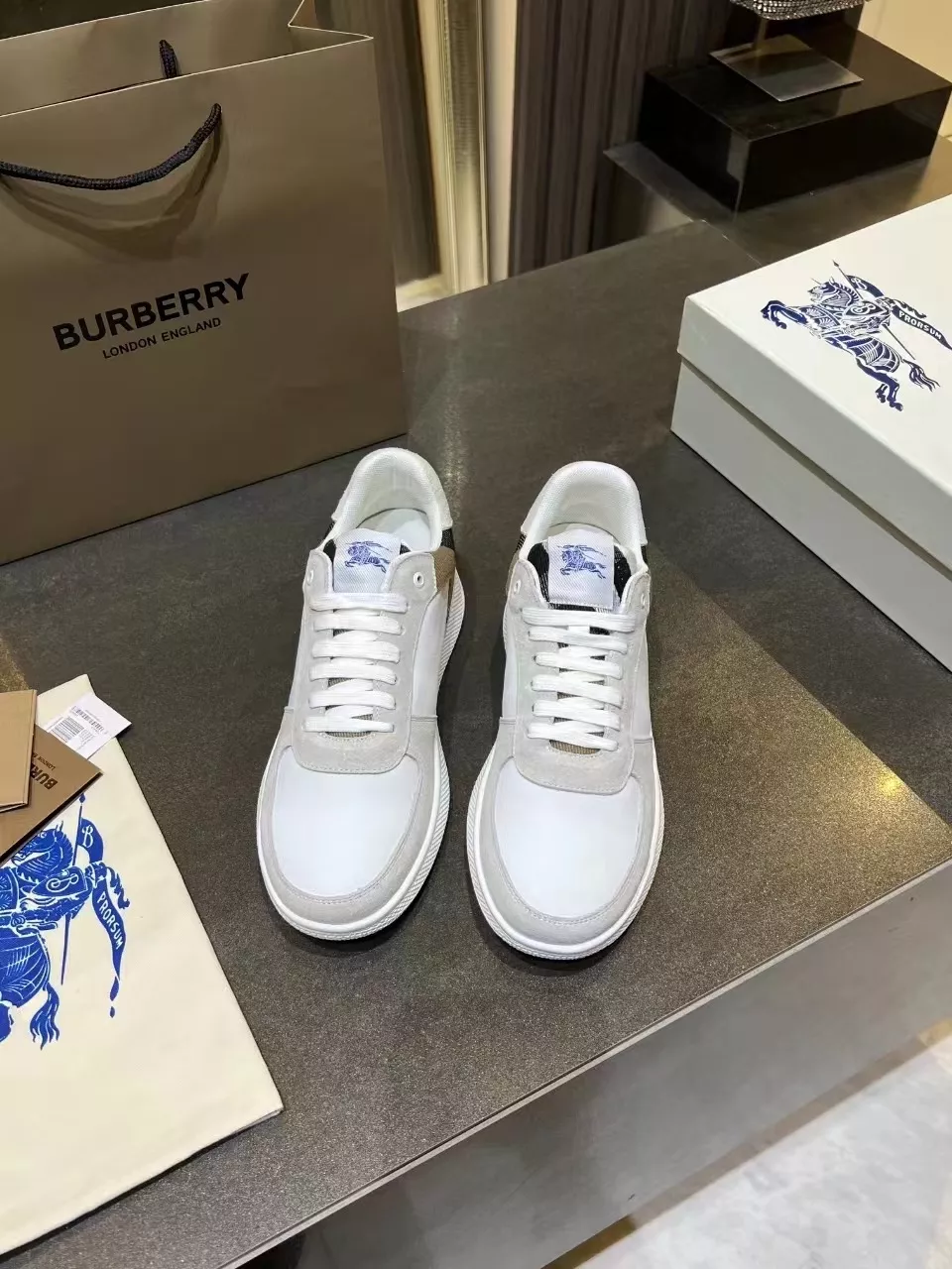 Burberry Casual Shoes For Men Compact 6387