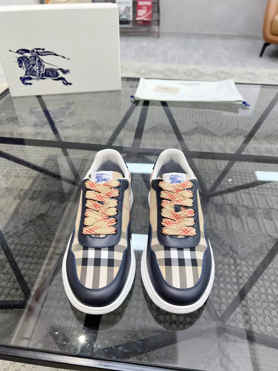 Burberry Casual Shoes For Men Compact 7730