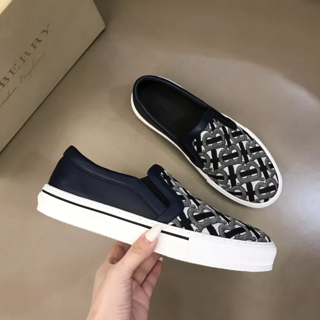 Burberry Casual Shoes For Men DailyWear 5546