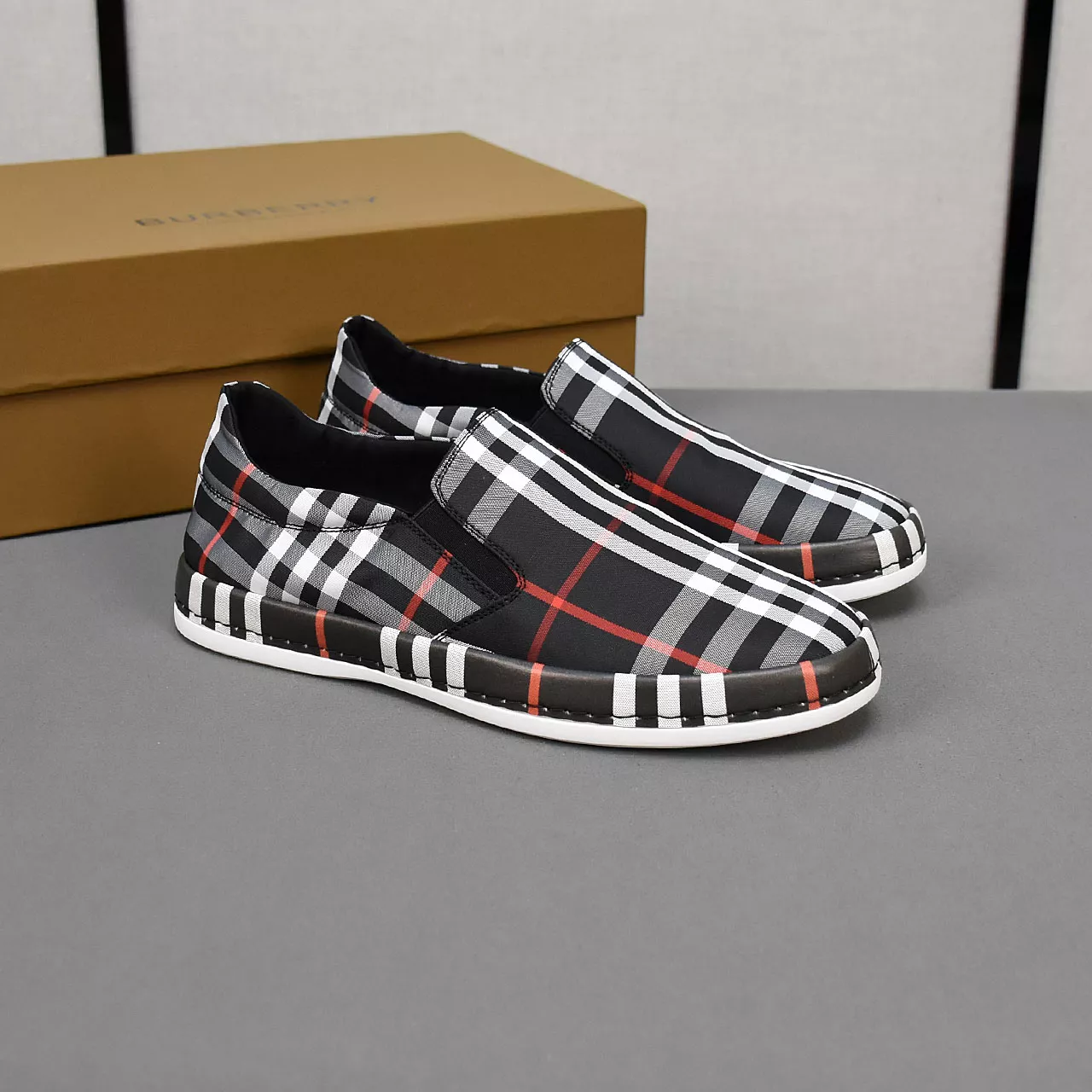 Burberry Casual Shoes For Men Durable 8750
