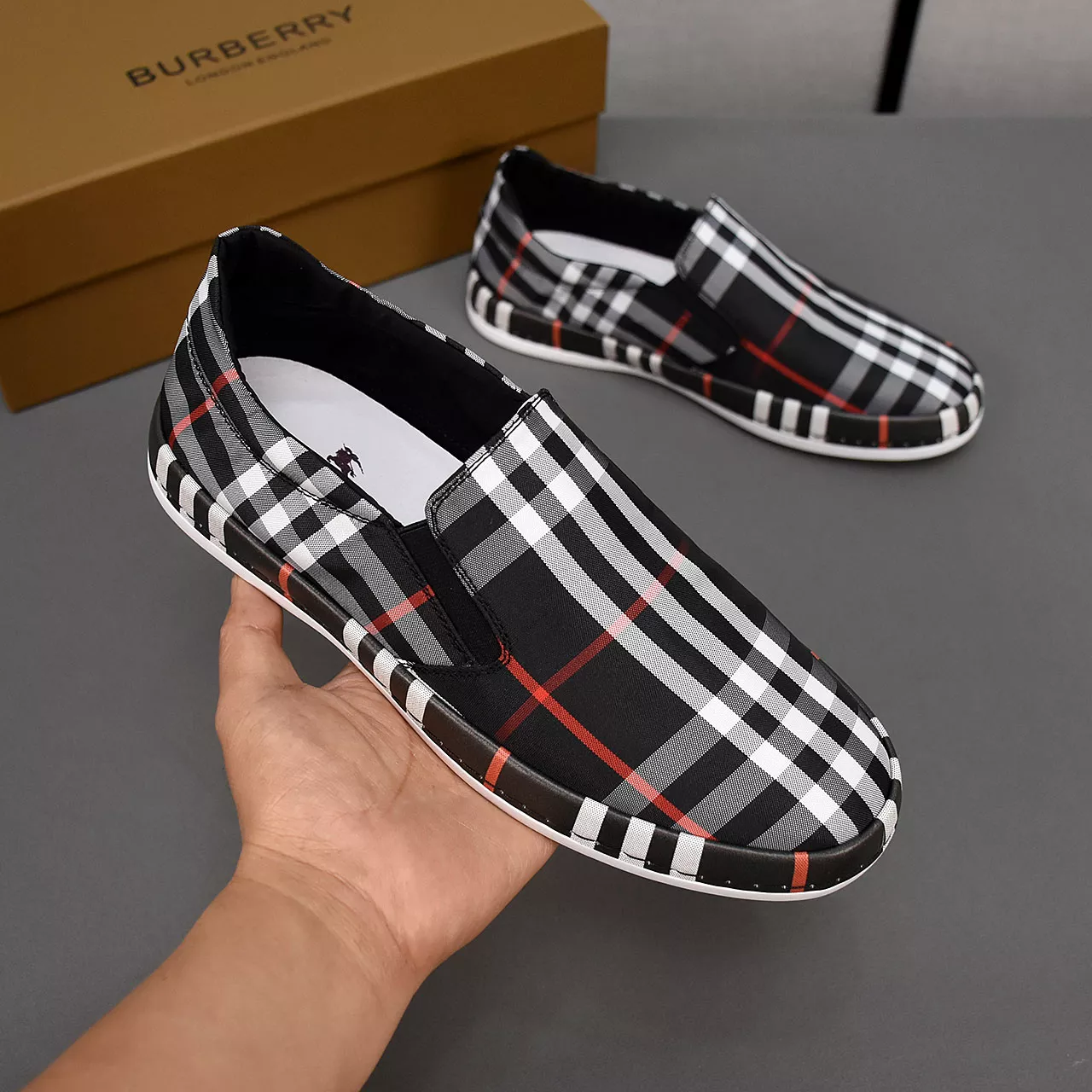 Burberry Casual Shoes For Men Durable 8750