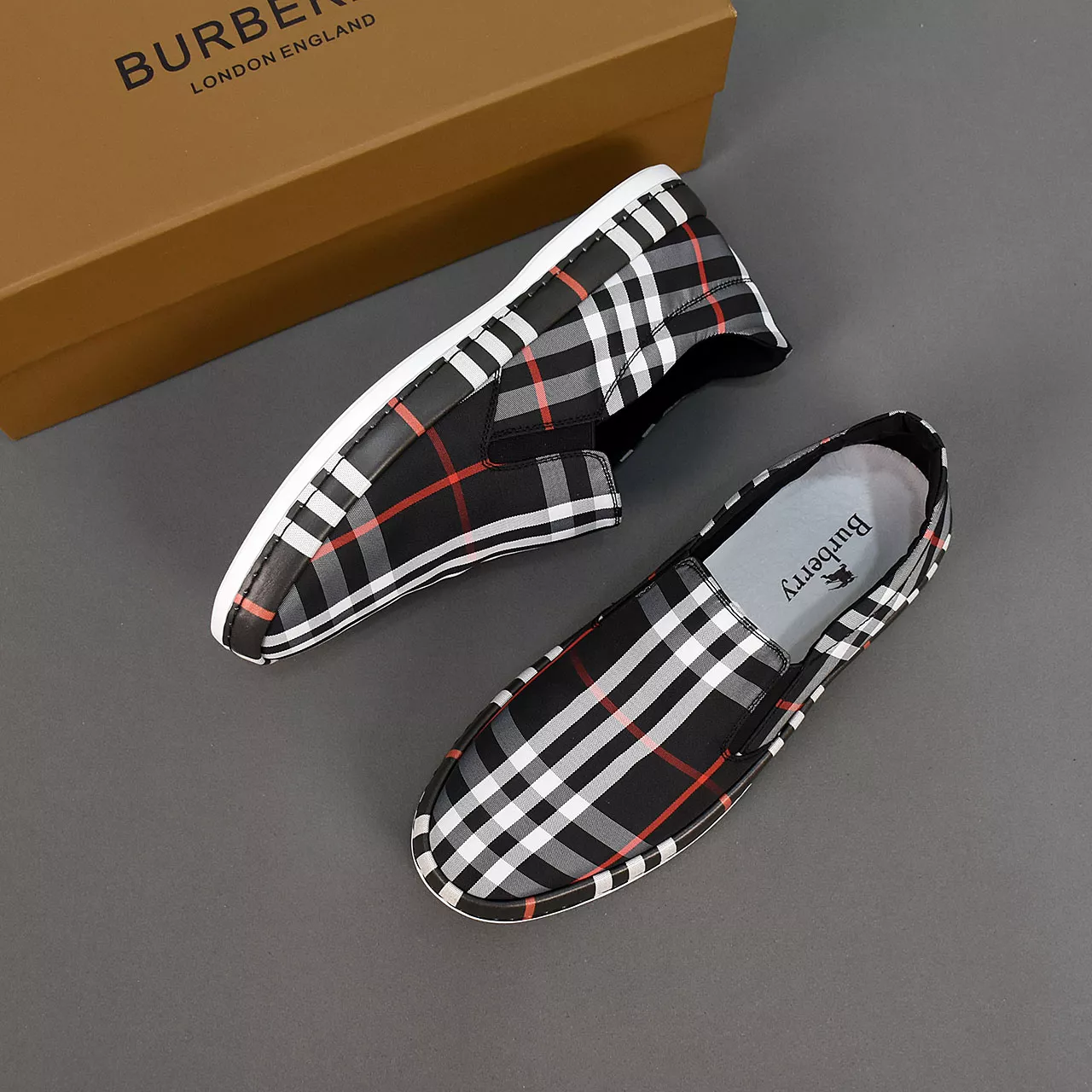 Burberry Casual Shoes For Men Durable 8750