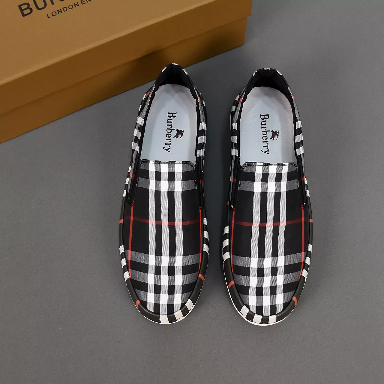 Burberry Casual Shoes For Men Durable 8750