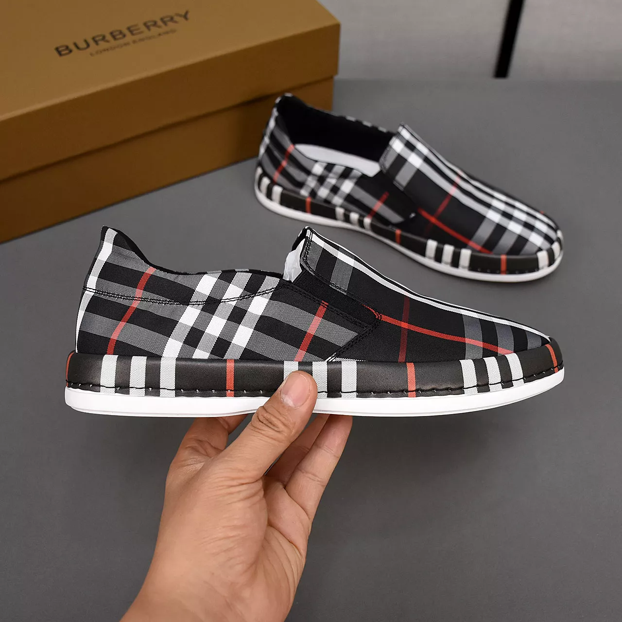 Burberry Casual Shoes For Men Durable 8750