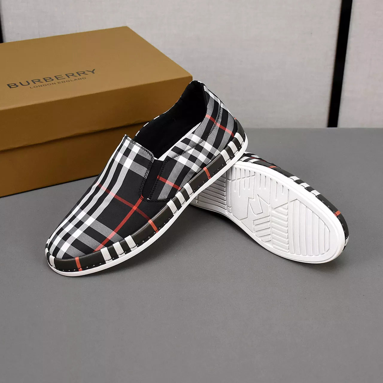 Burberry Casual Shoes For Men Durable 8750