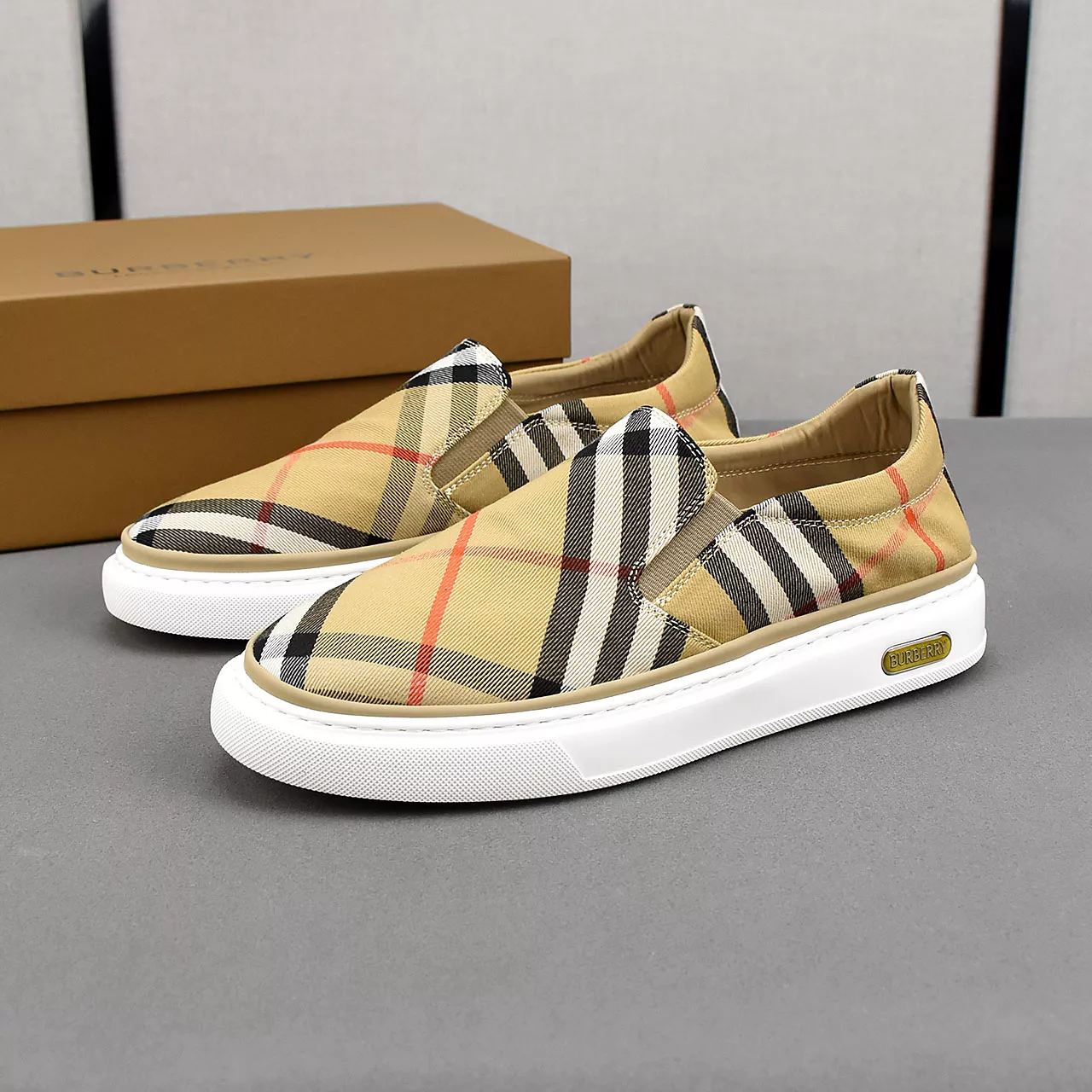 Burberry Casual Shoes For Men EasyMatch 1919
