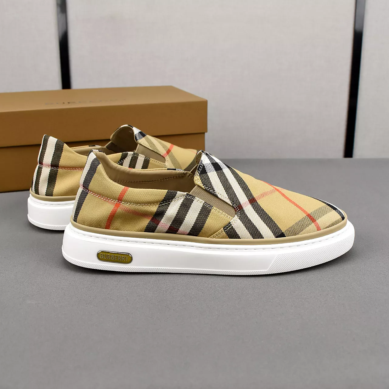Burberry Casual Shoes For Men EasyMatch 1919