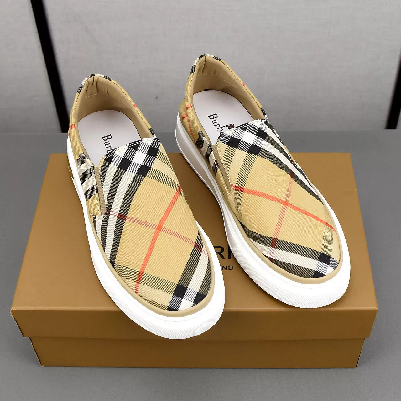 Burberry Casual Shoes For Men EasyMatch 1919