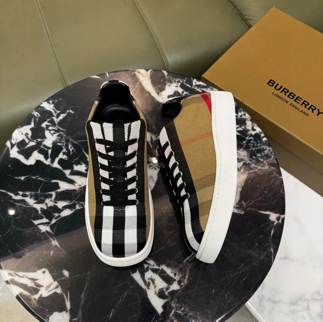 Burberry Casual Shoes For Men EasyMatch 5672