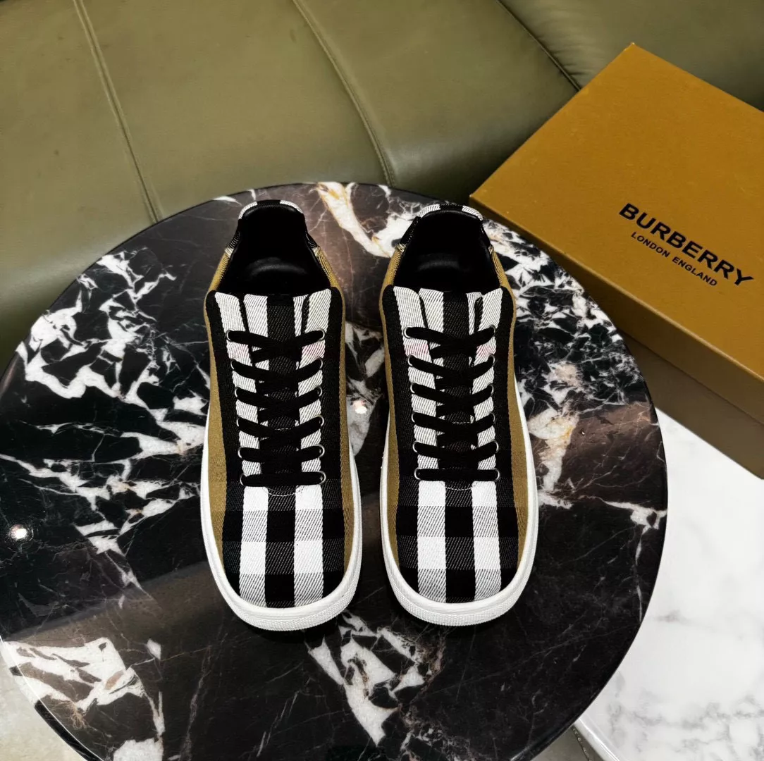 Burberry Casual Shoes For Men EasyMatch 5672