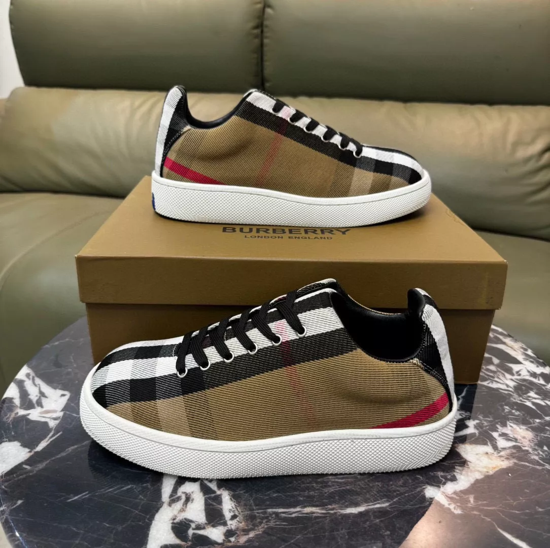 Burberry Casual Shoes For Men EasyMatch 5672