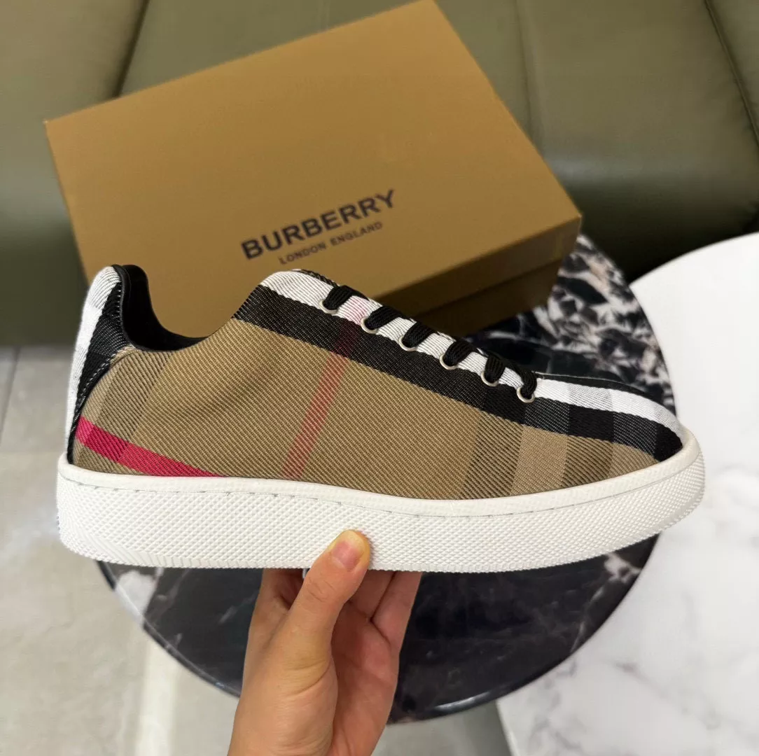 Burberry Casual Shoes For Men EasyMatch 5672