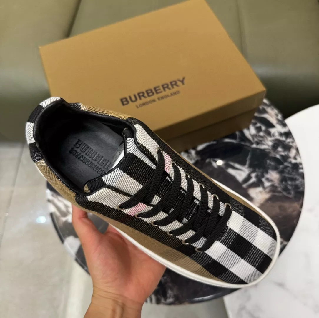 Burberry Casual Shoes For Men EasyMatch 5672