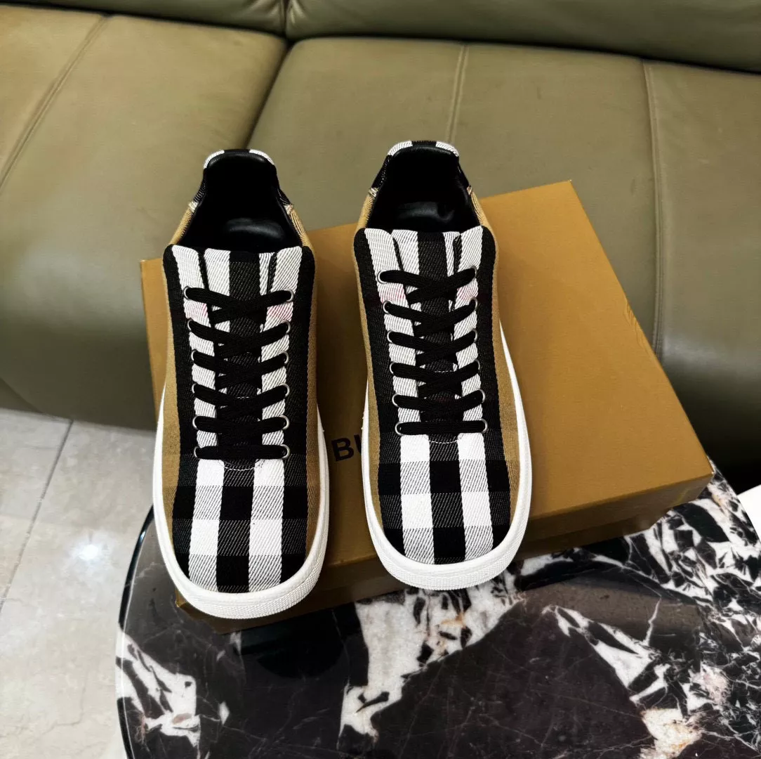 Burberry Casual Shoes For Men EasyMatch 5672