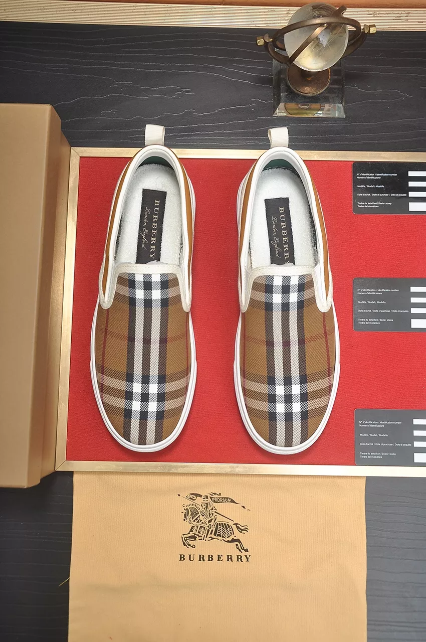 Burberry Casual Shoes For Men Elegant 1861