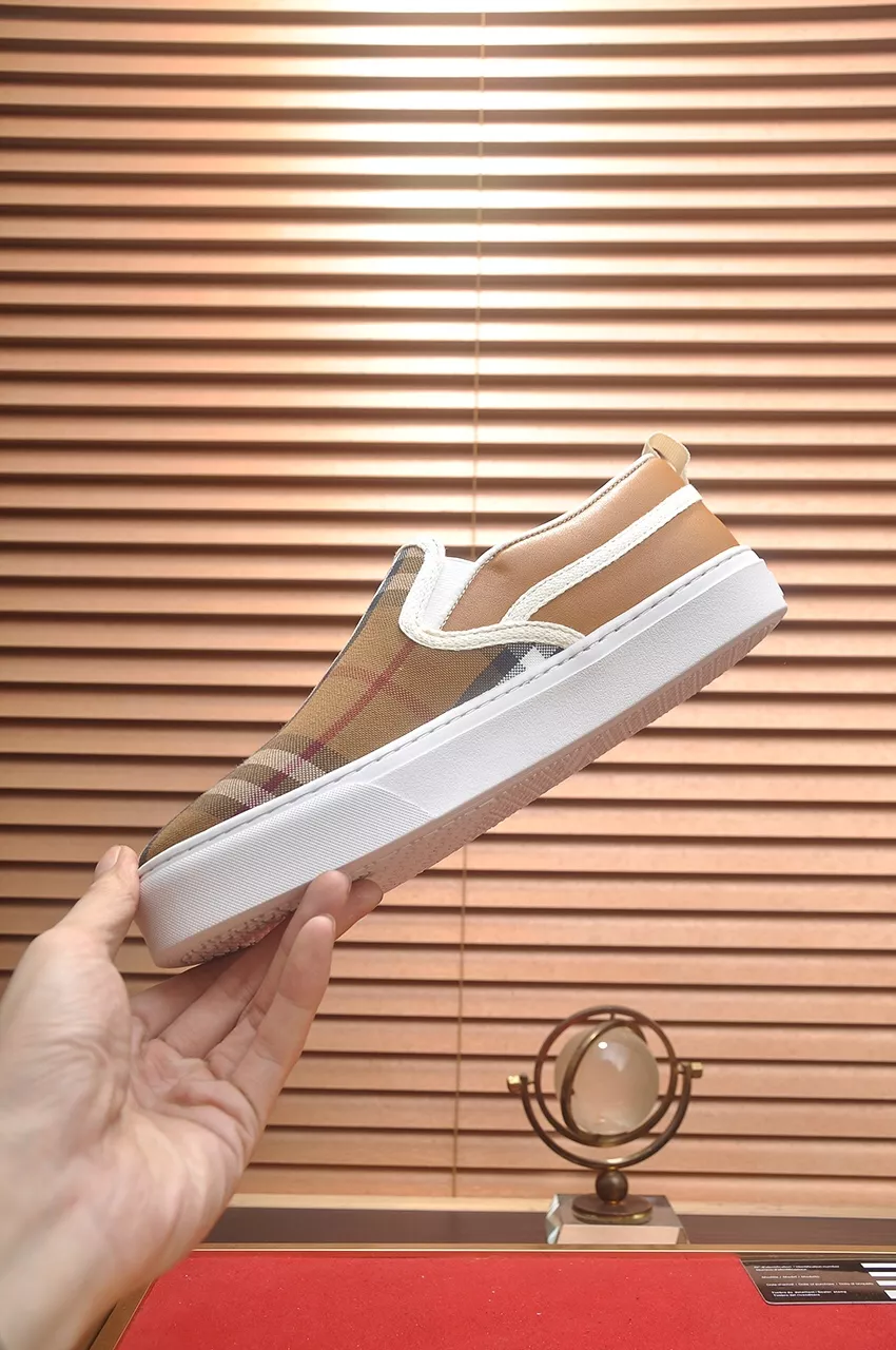 Burberry Casual Shoes For Men Elegant 1861