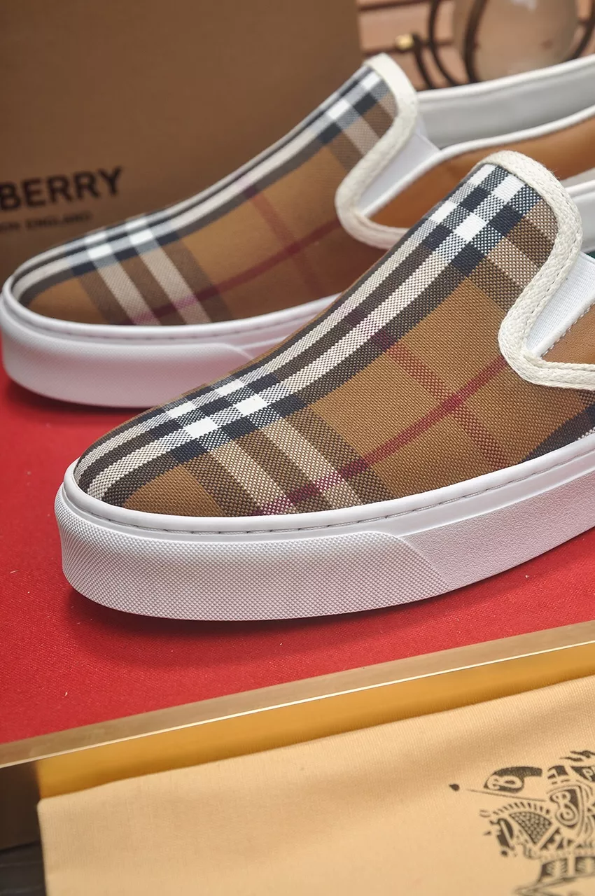 Burberry Casual Shoes For Men Elegant 1861