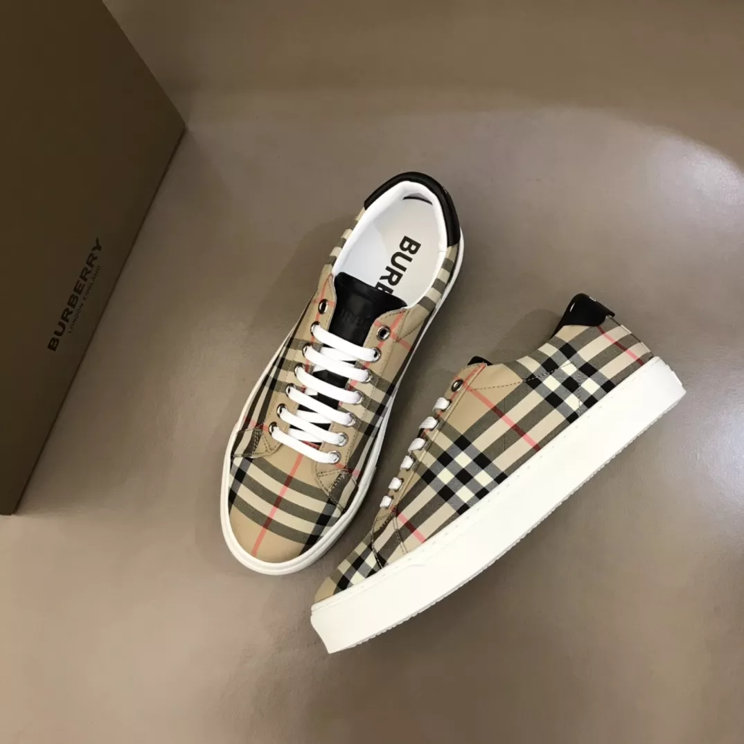 Burberry Casual Shoes For Men Elegant 7891
