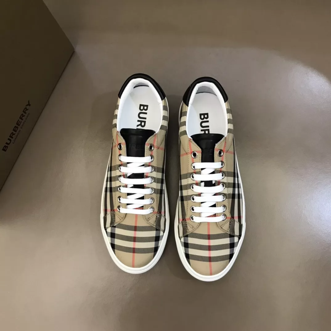 Burberry Casual Shoes For Men Elegant 7891