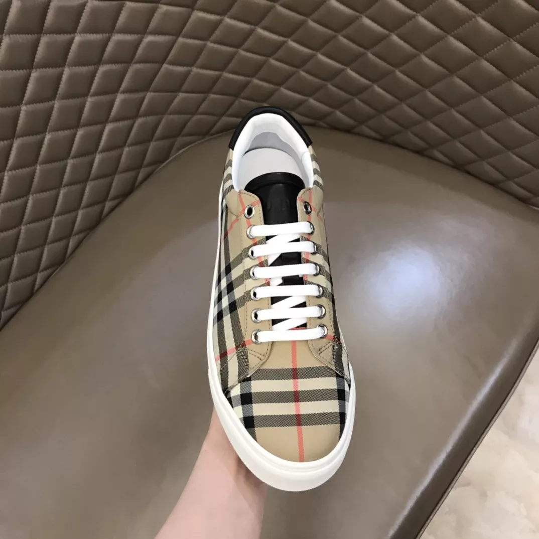 Burberry Casual Shoes For Men Elegant 7891