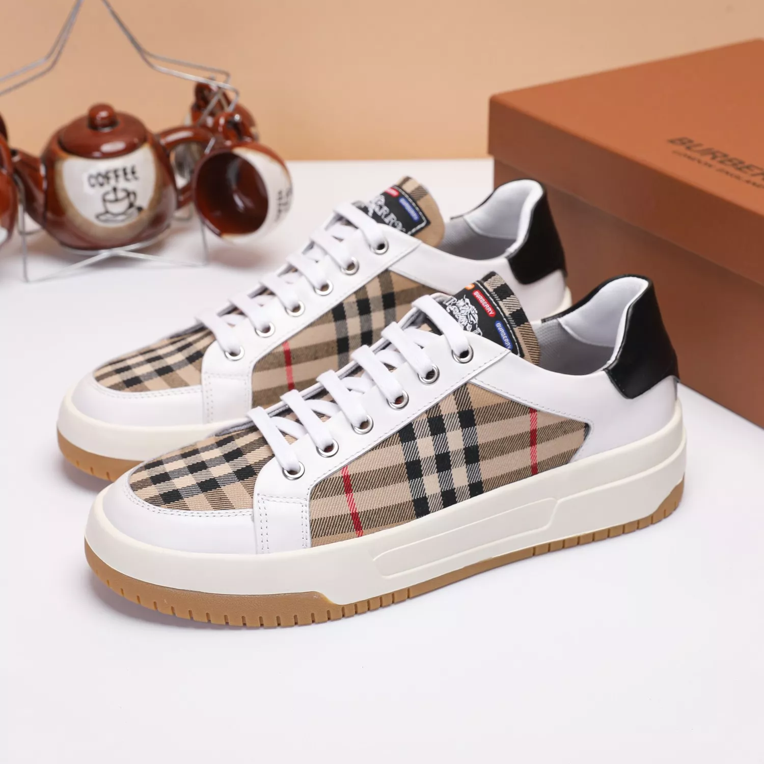 Burberry Casual Shoes For Men Elegant 8068