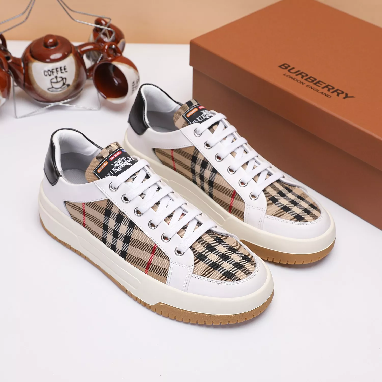 Burberry Casual Shoes For Men Elegant 8068