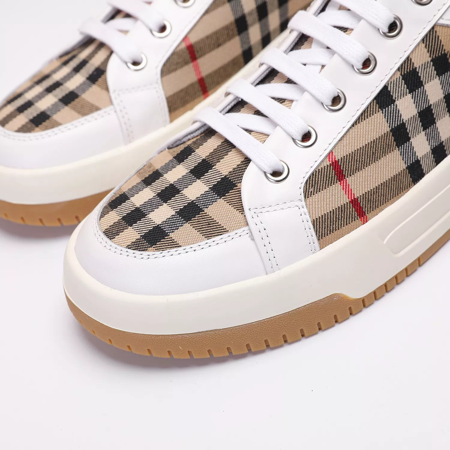 Burberry Casual Shoes For Men Elegant 8068