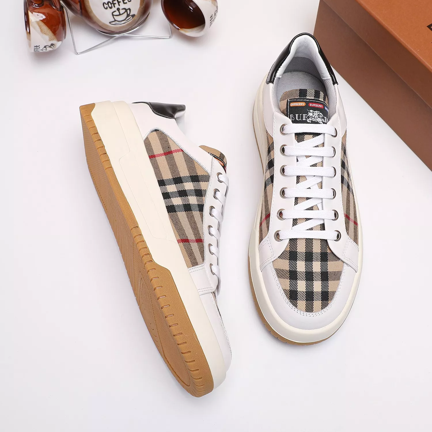 Burberry Casual Shoes For Men Elegant 8068