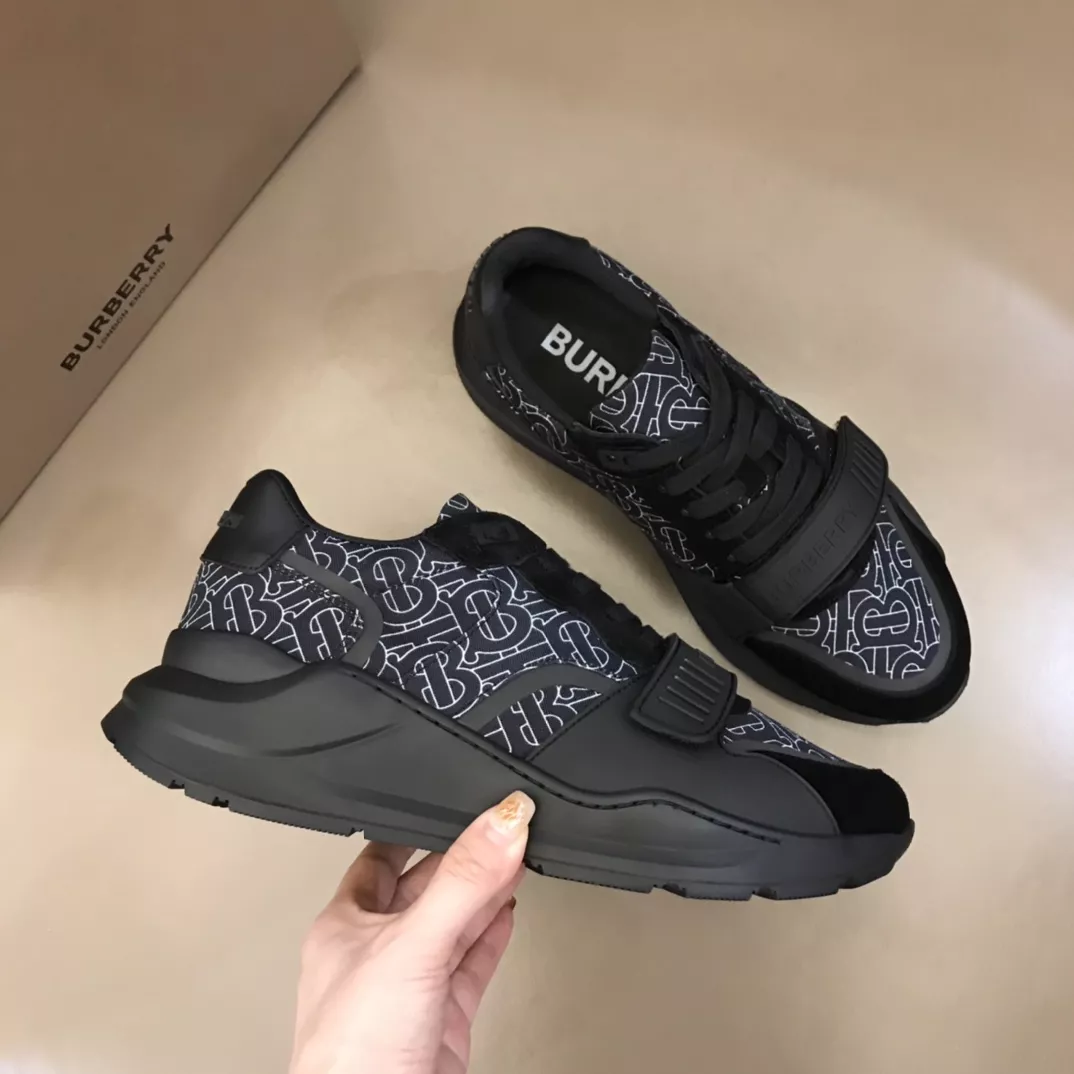 Burberry Casual Shoes For Men Fashionable 8128