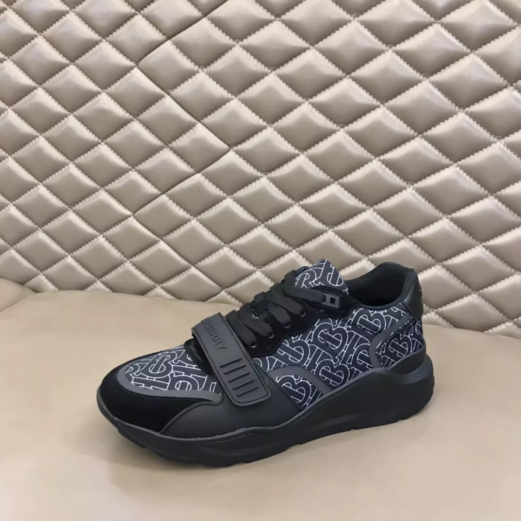 Burberry Casual Shoes For Men Fashionable 8128